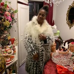 Meet your Posher, Lorraine